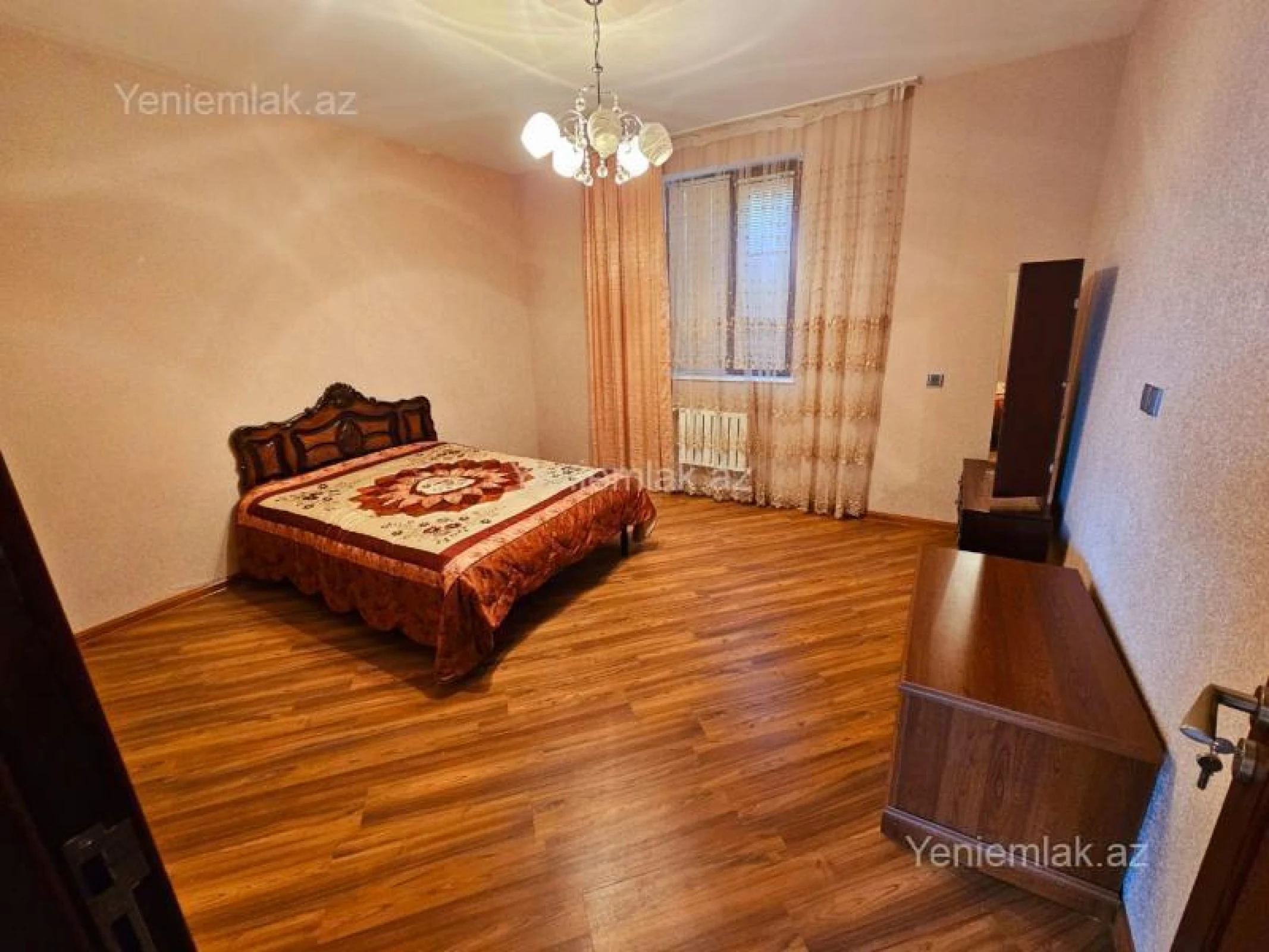 Satılır 6 otaqlı həyət evi 300 m²