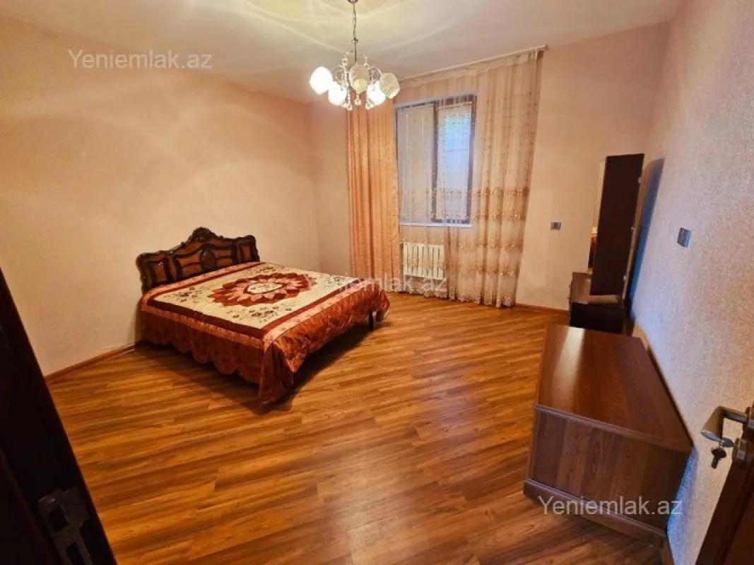 Satılır 6 otaqlı həyət evi 300 m²