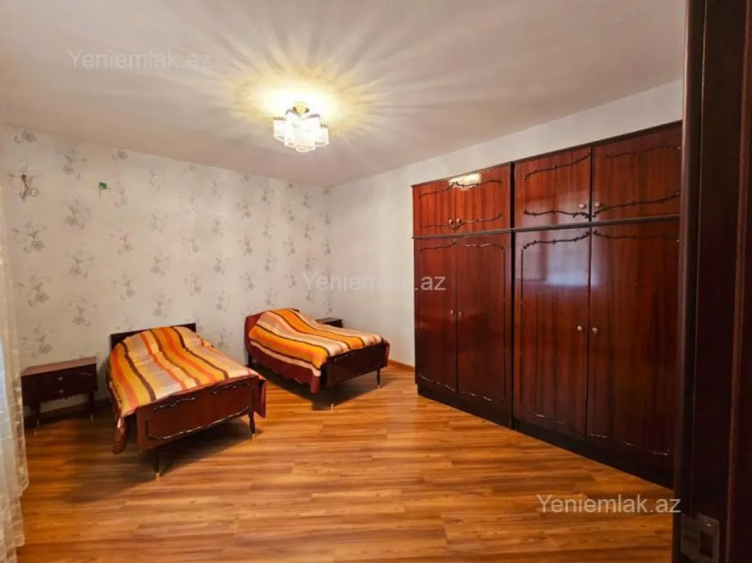 Satılır 6 otaqlı həyət evi 300 m²