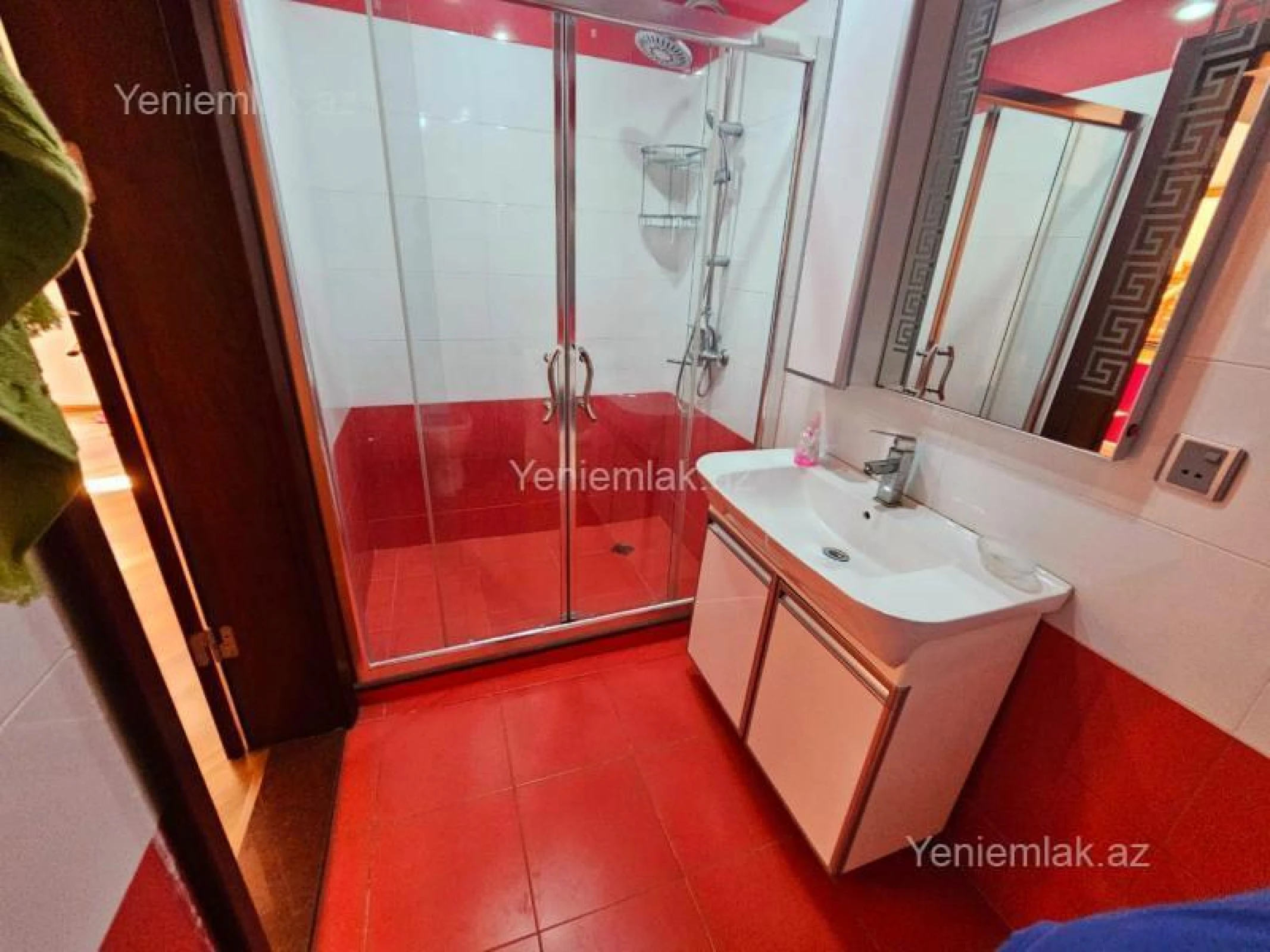 Satılır 6 otaqlı həyət evi 300 m²
