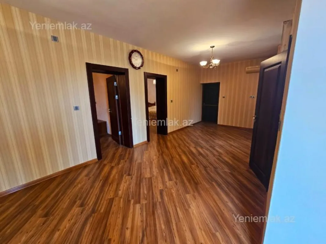 Satılır 6 otaqlı həyət evi 300 m²