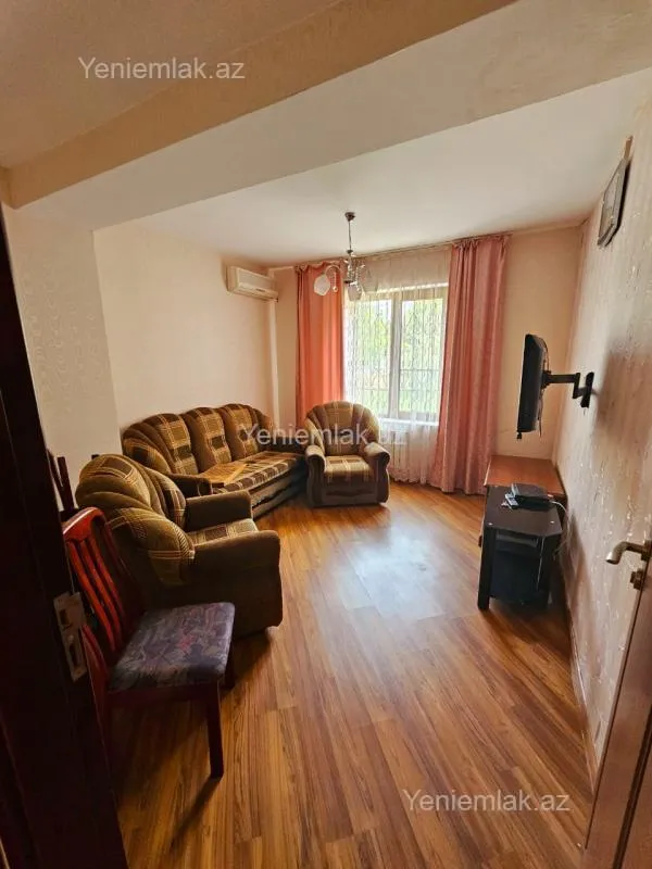 Satılır 6 otaqlı həyət evi 300 m²