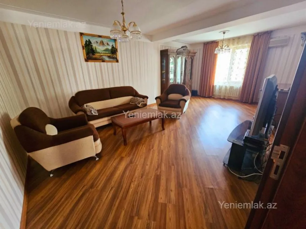 Satılır 6 otaqlı həyət evi 300 m²