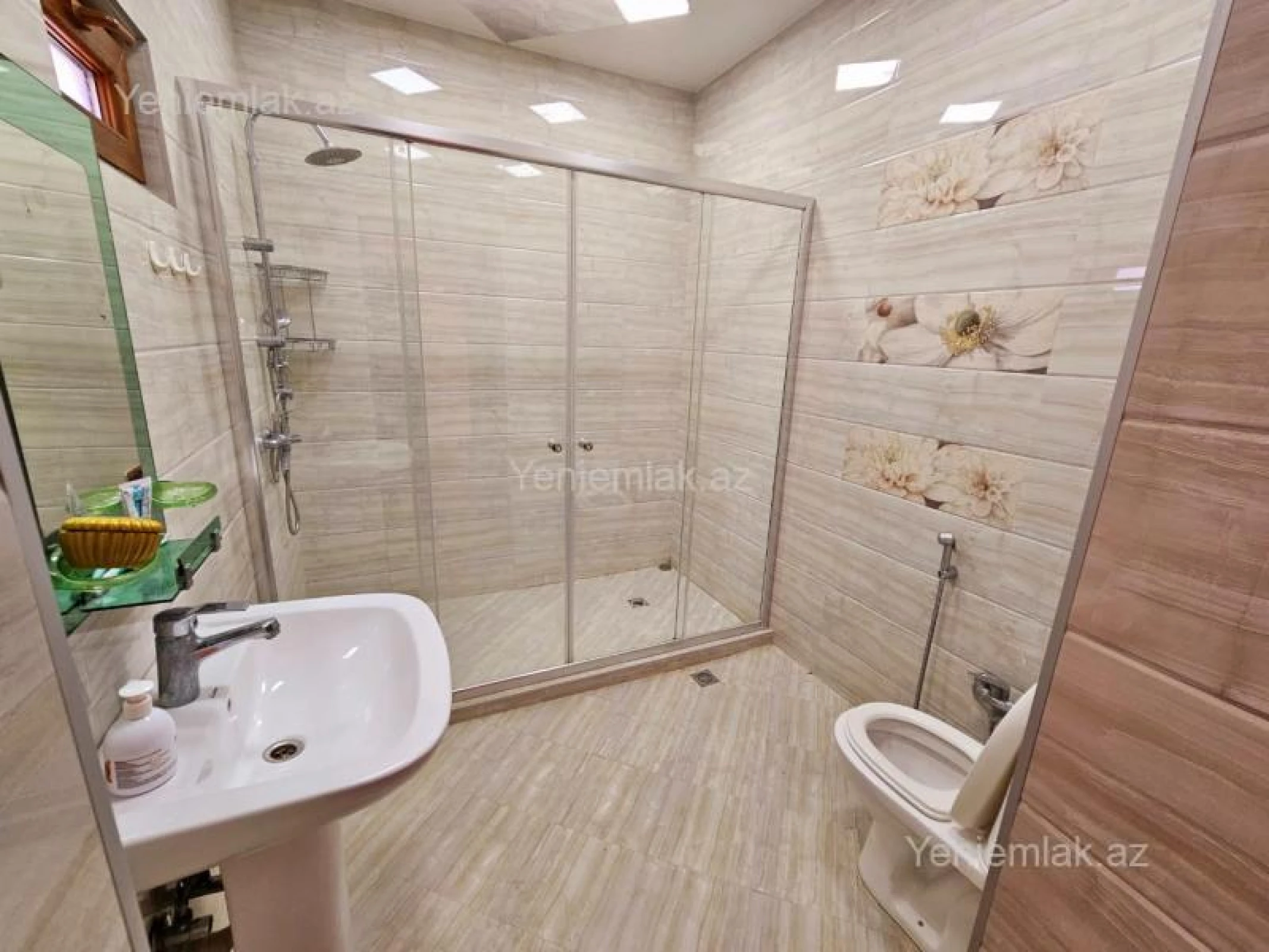 Satılır 6 otaqlı həyət evi 300 m²