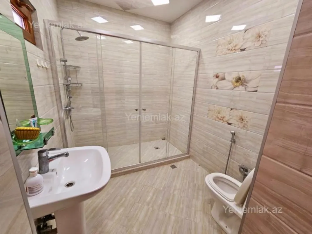 Satılır 6 otaqlı həyət evi 300 m²