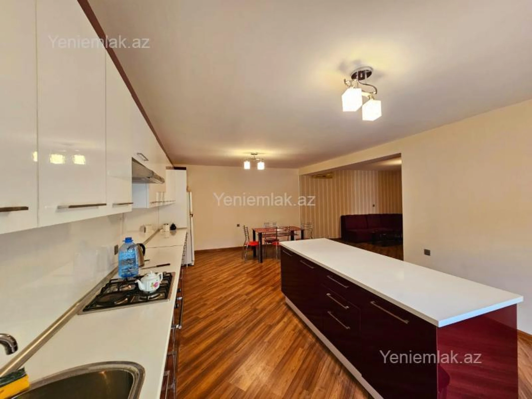 Satılır 6 otaqlı həyət evi 300 m²