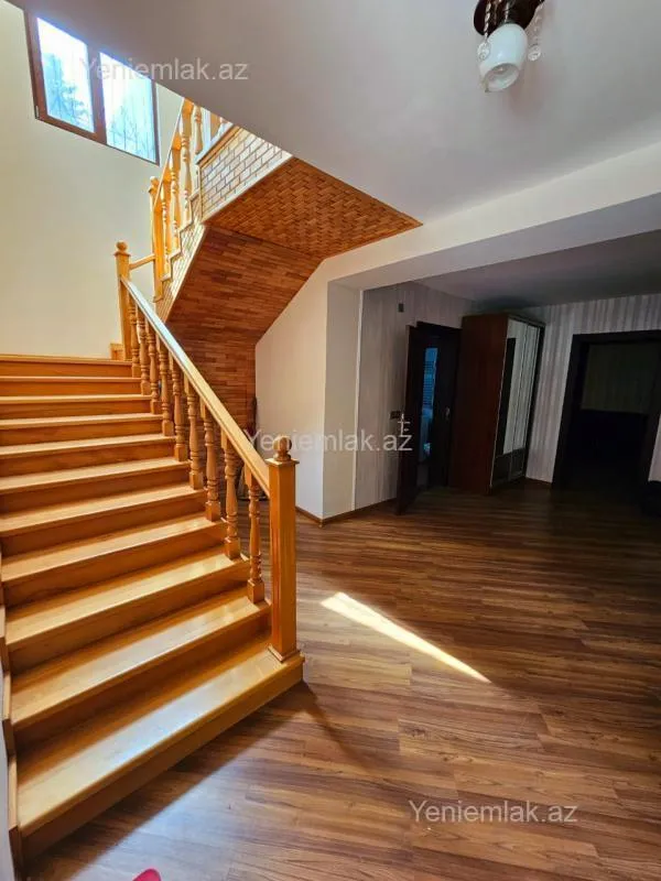 Satılır 6 otaqlı həyət evi 300 m²