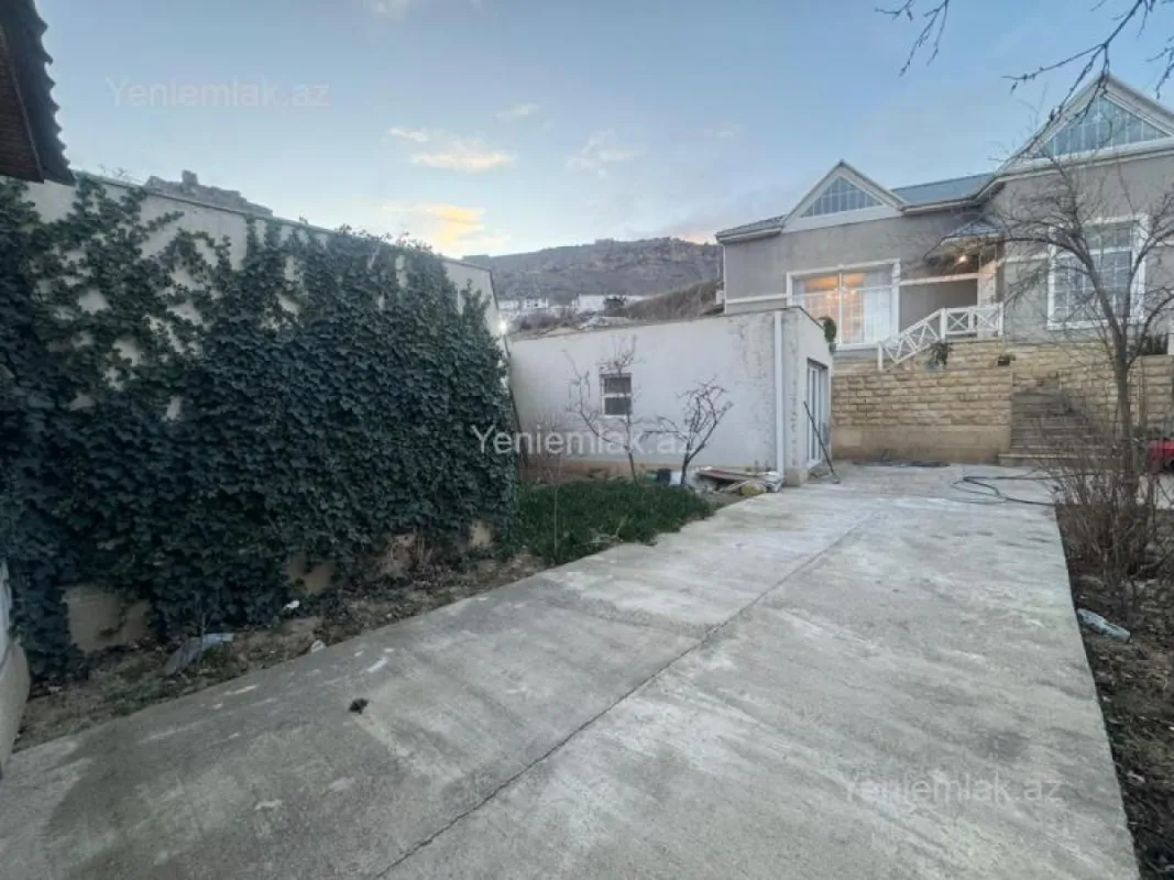 Satılır 6 otaqlı həyət evi 340 m²
