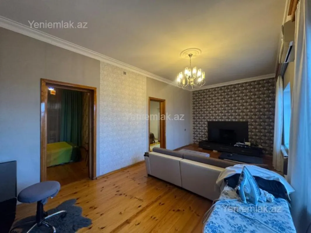 Satılır 6 otaqlı həyət evi 340 m²