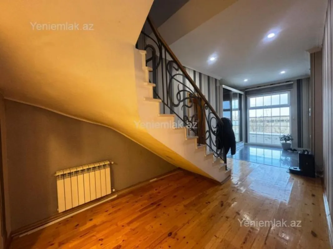 Satılır 6 otaqlı həyət evi 340 m²
