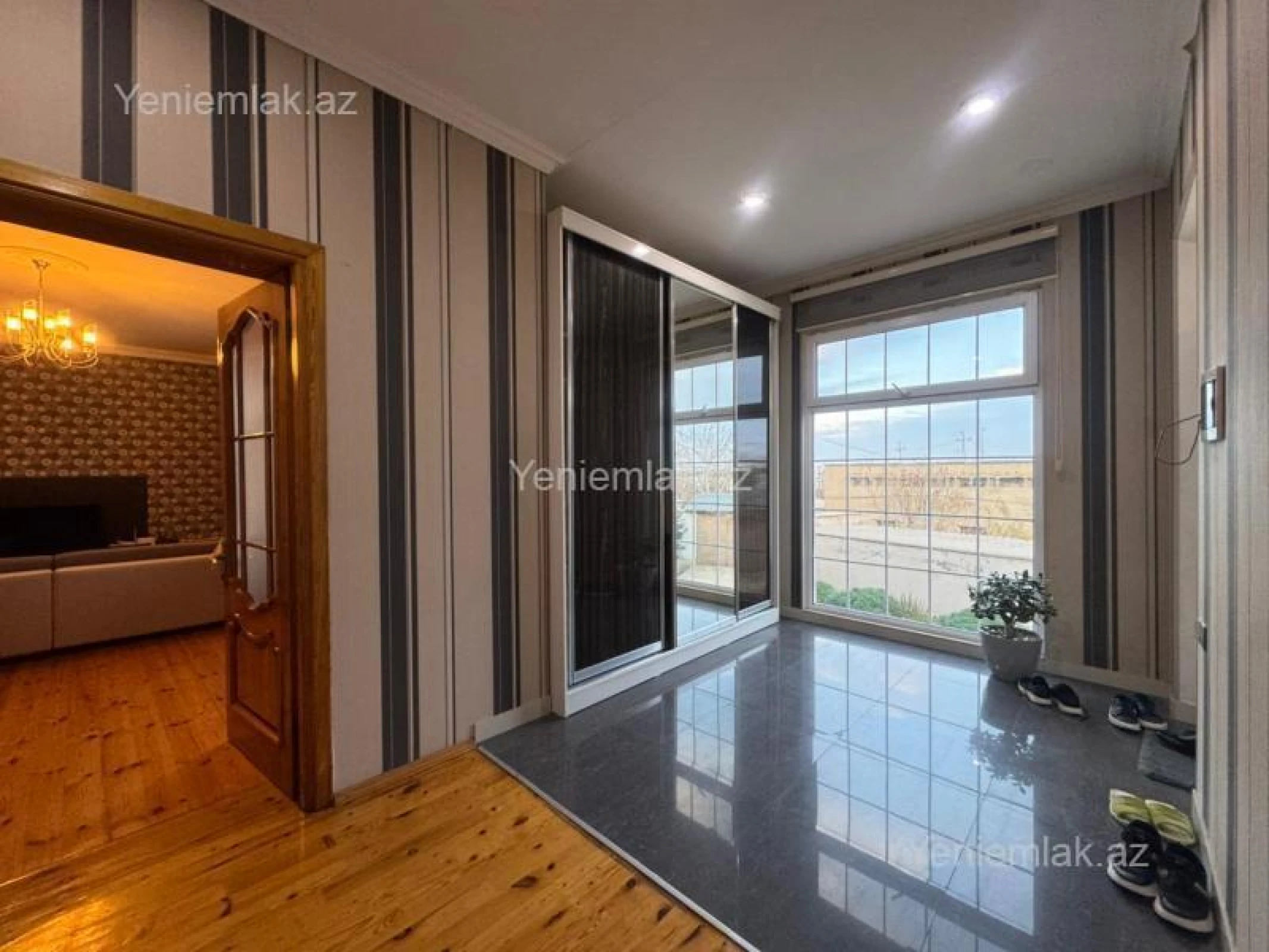 Satılır 6 otaqlı həyət evi 340 m²