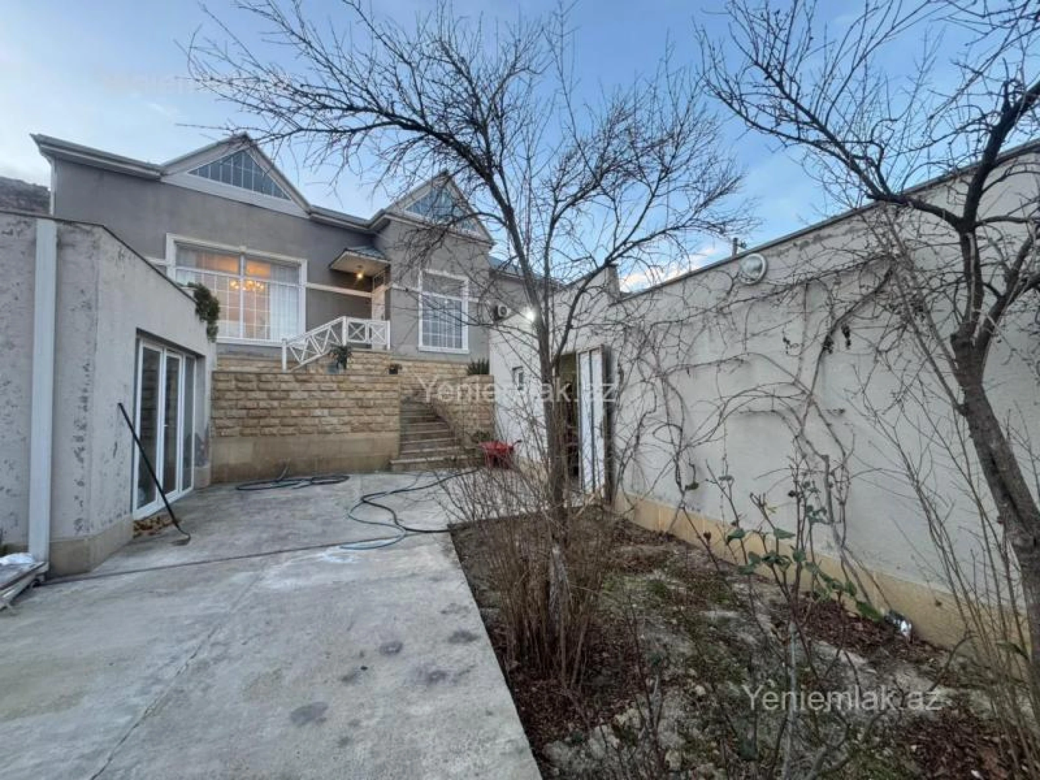 Satılır 6 otaqlı həyət evi 340 m²