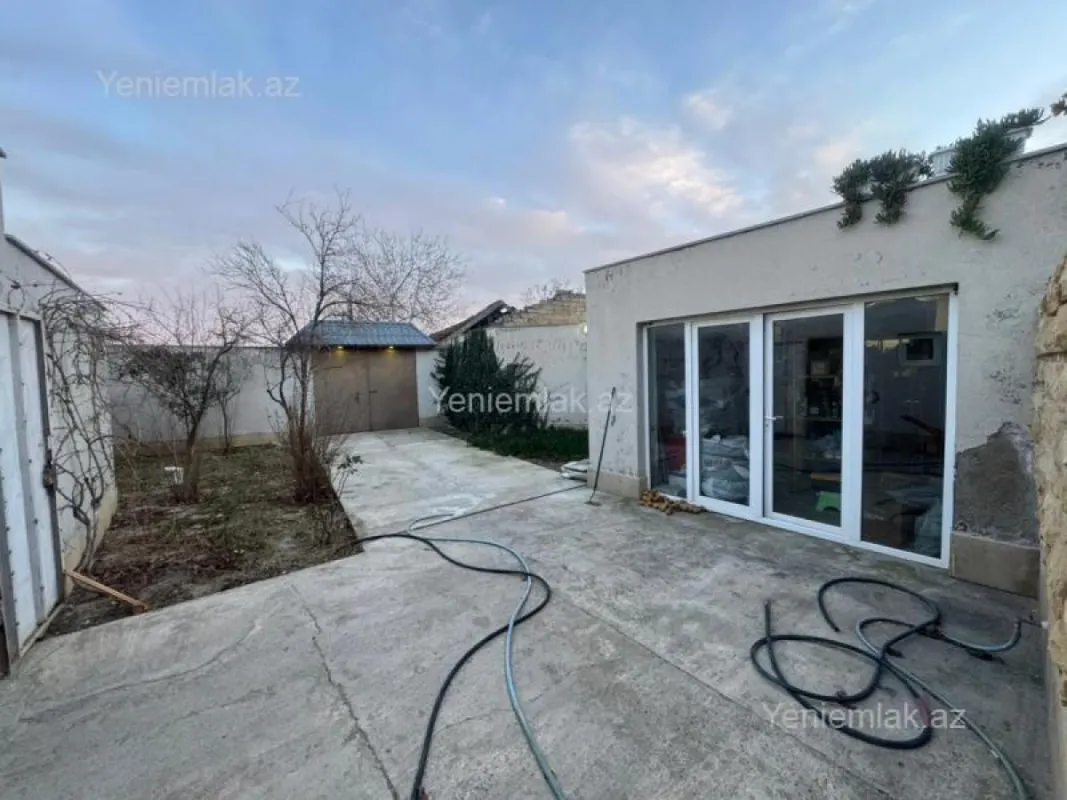 Satılır 6 otaqlı həyət evi 340 m²