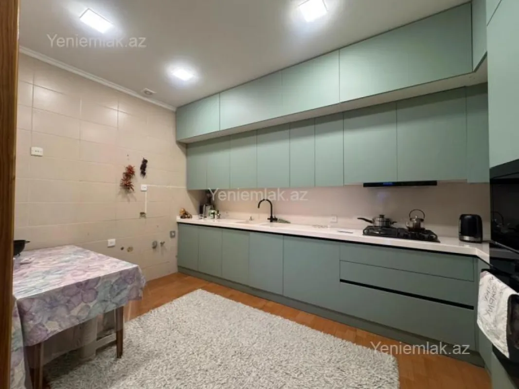 Satılır 6 otaqlı həyət evi 340 m²