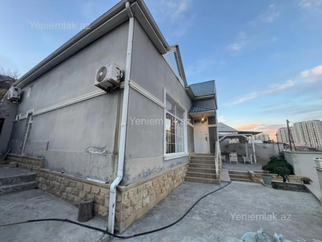 Satılır 6 otaqlı həyət evi 340 m²