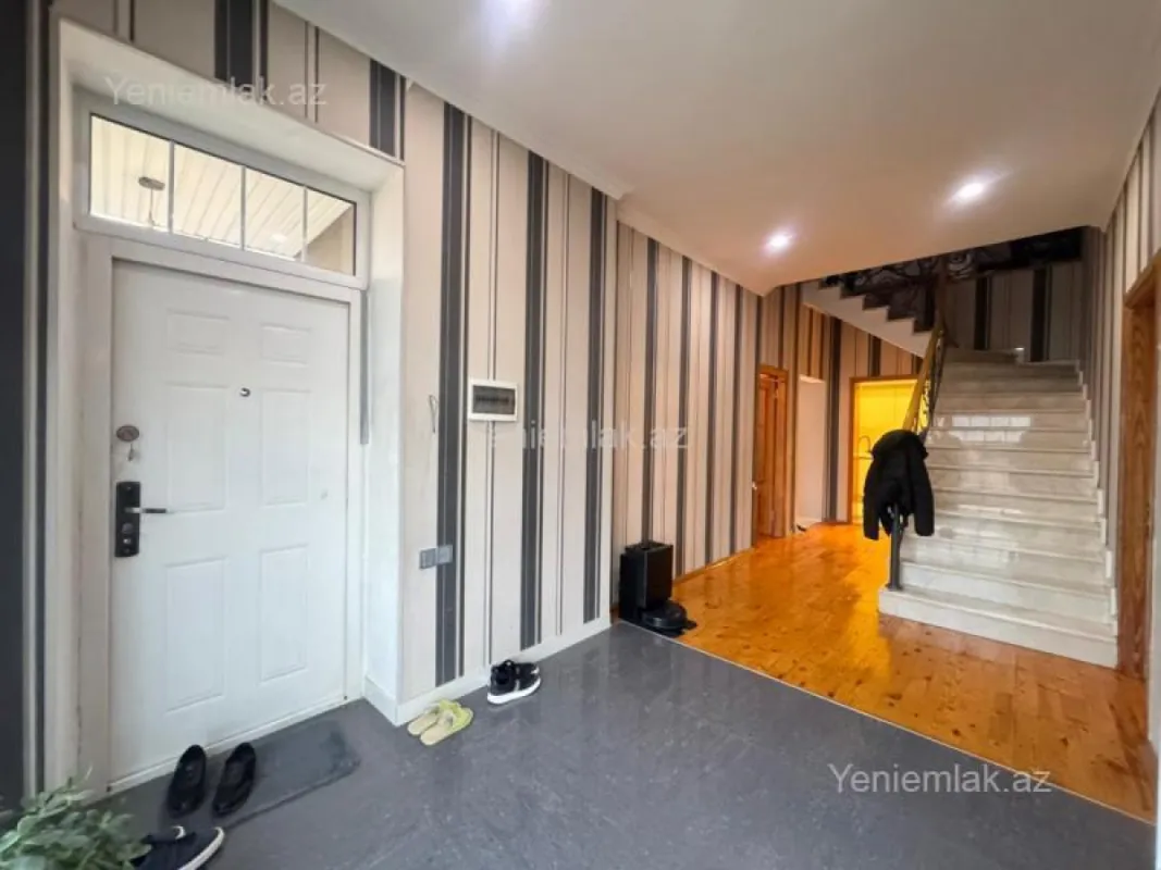 Satılır 6 otaqlı həyət evi 340 m²