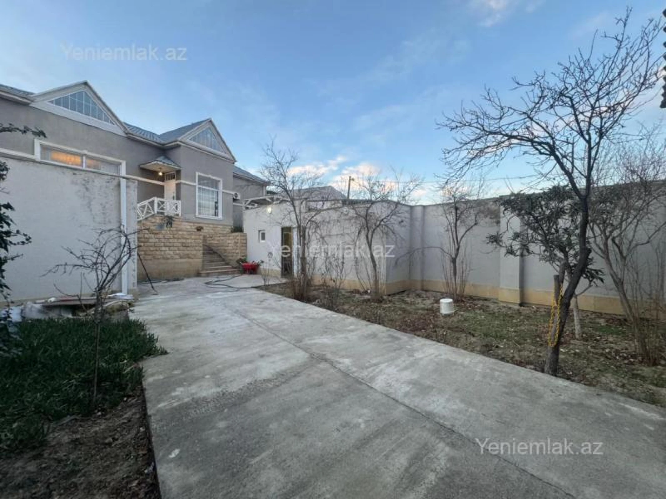 Satılır 6 otaqlı həyət evi 340 m²