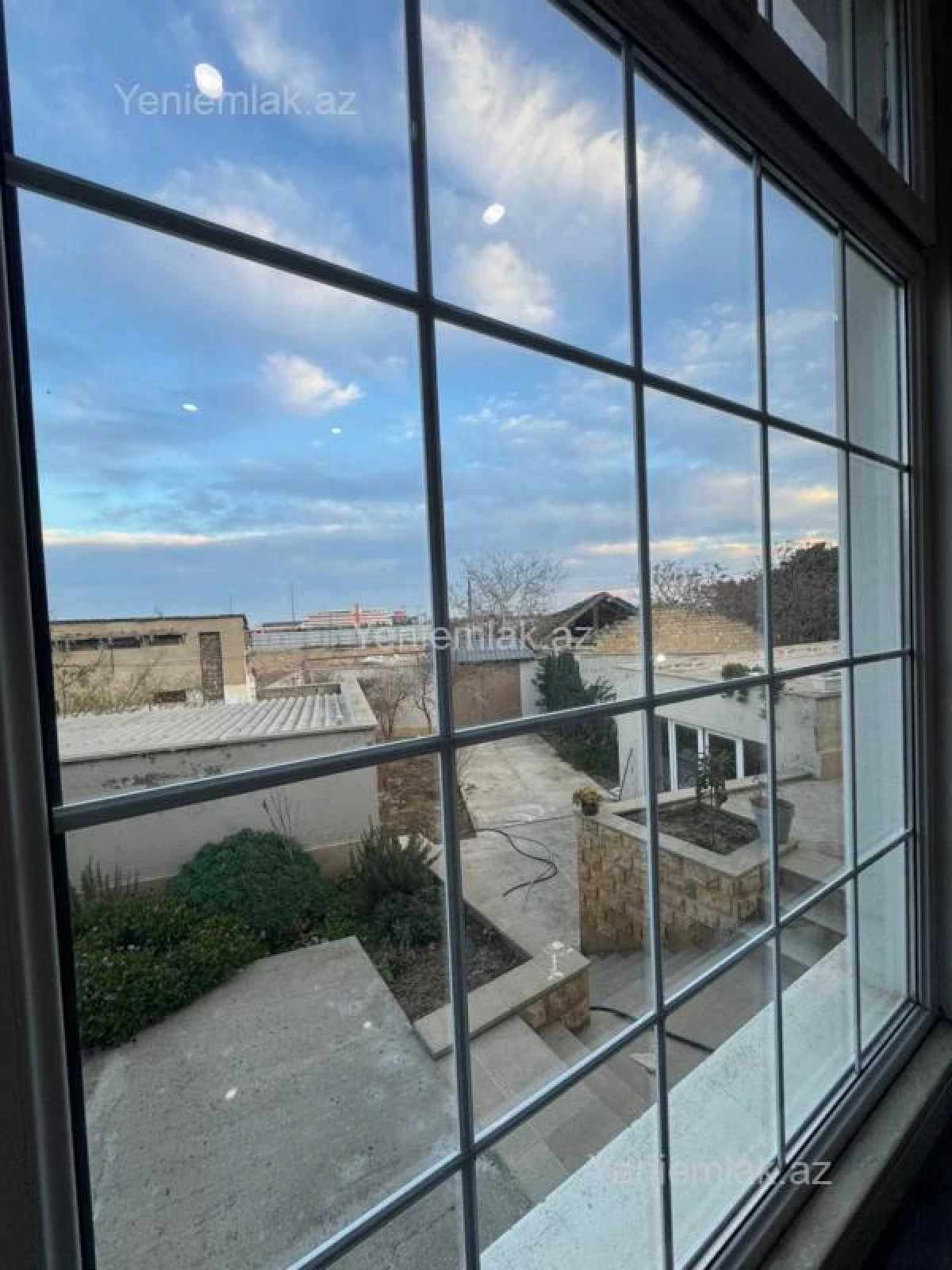 Satılır 6 otaqlı həyət evi 340 m²