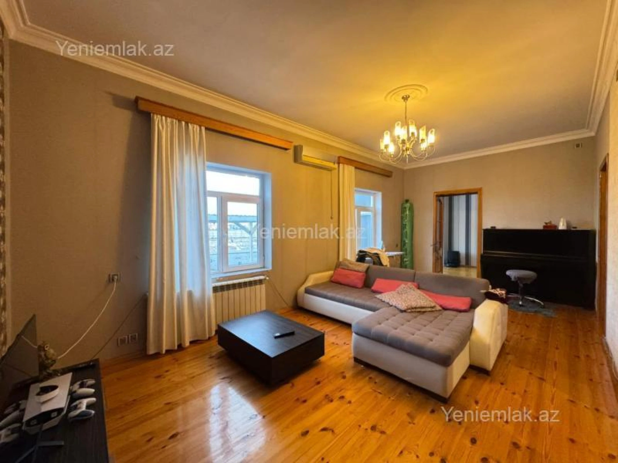 Satılır 6 otaqlı həyət evi 340 m²