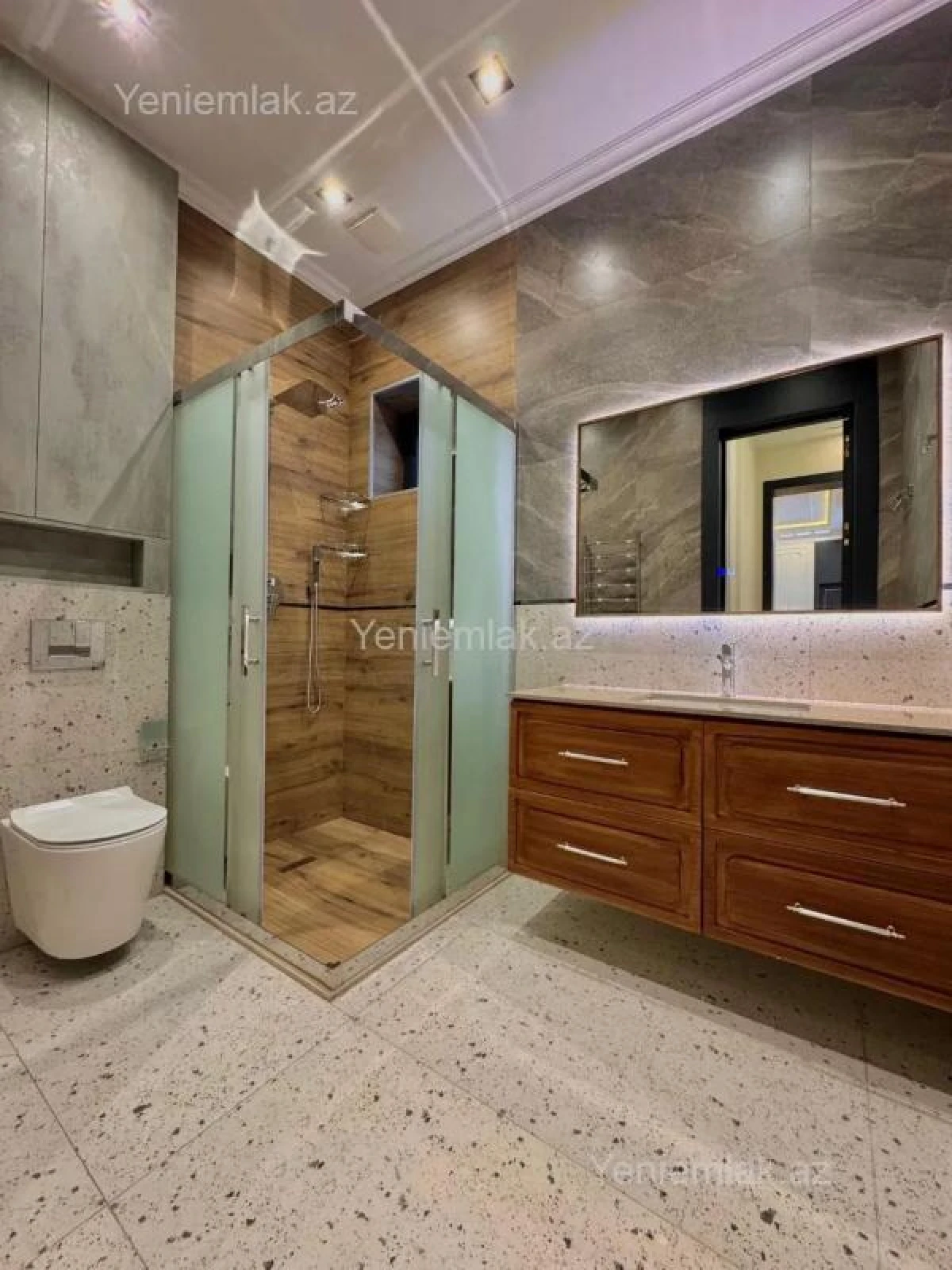 Satılır 5 otaqlı həyət evi 250 m²