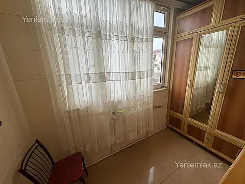 Satılır 4 otaqlı köhnə tikili 100 m²