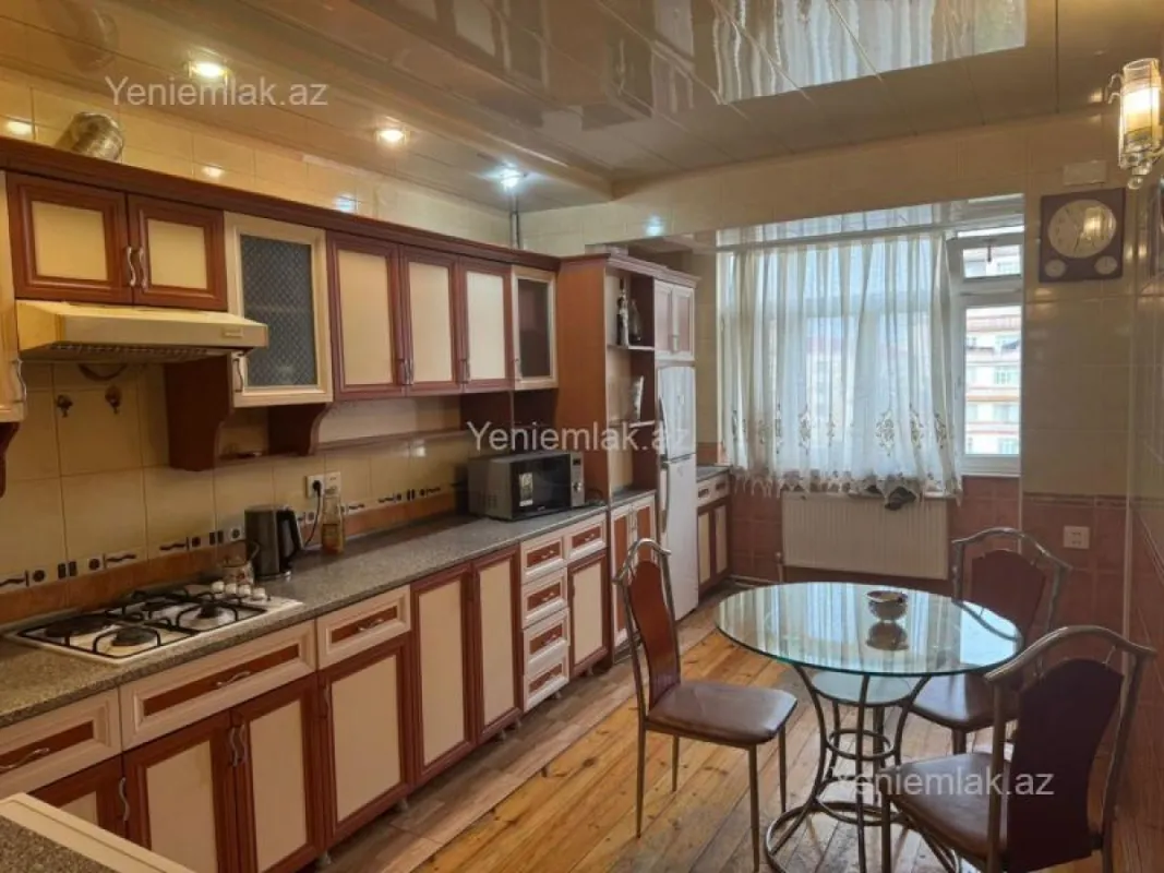 Satılır 4 otaqlı köhnə tikili 100 m²