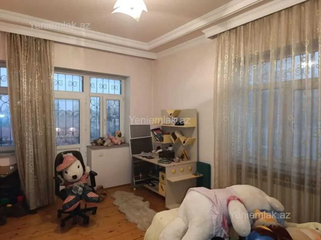 Satılır 6 otaqlı həyət evi 390 m²