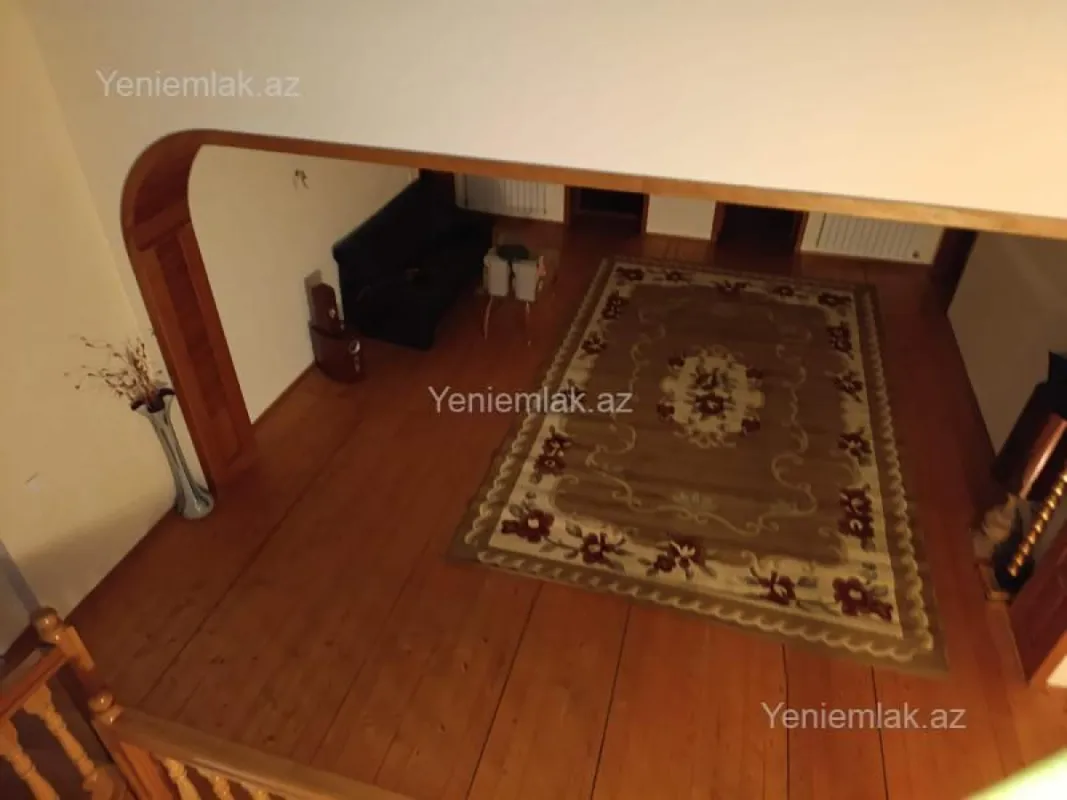 Satılır 6 otaqlı həyət evi 390 m²