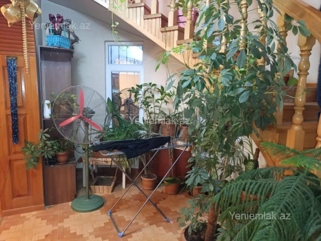 Satılır 6 otaqlı həyət evi 390 m²