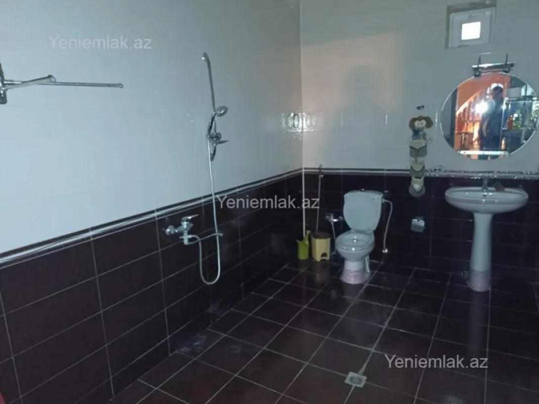 Satılır 6 otaqlı həyət evi 390 m²