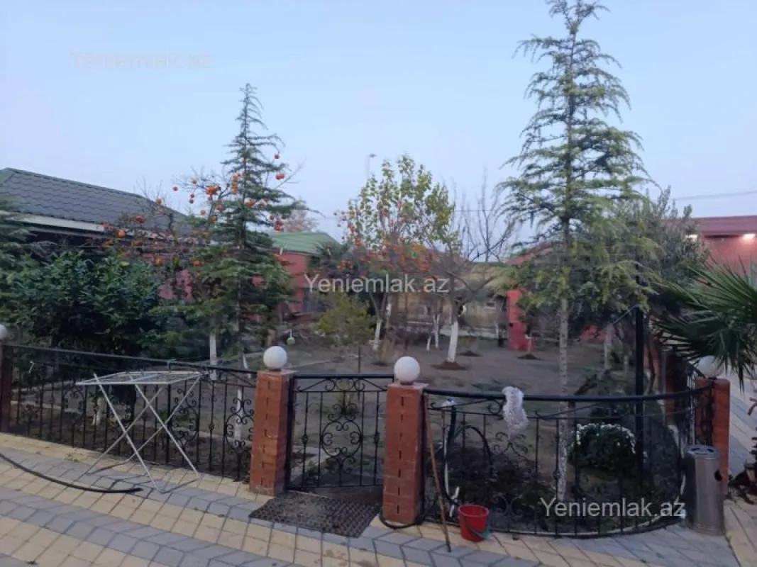 Satılır 6 otaqlı həyət evi 390 m²