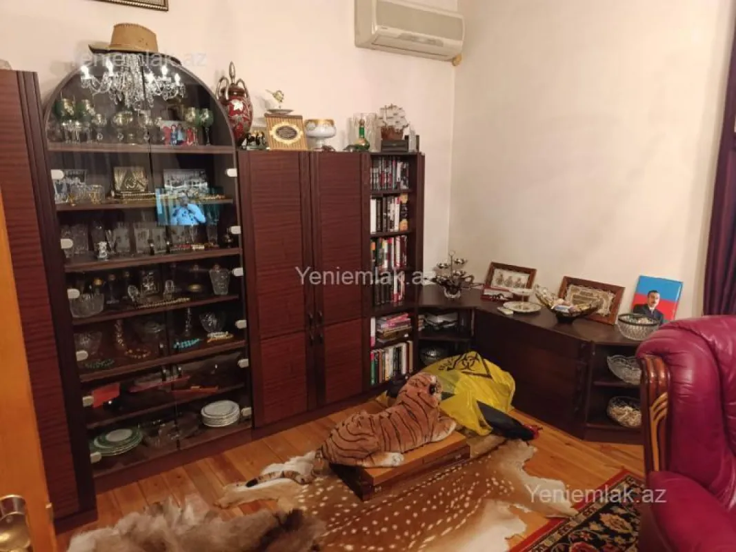 Satılır 6 otaqlı həyət evi 390 m²