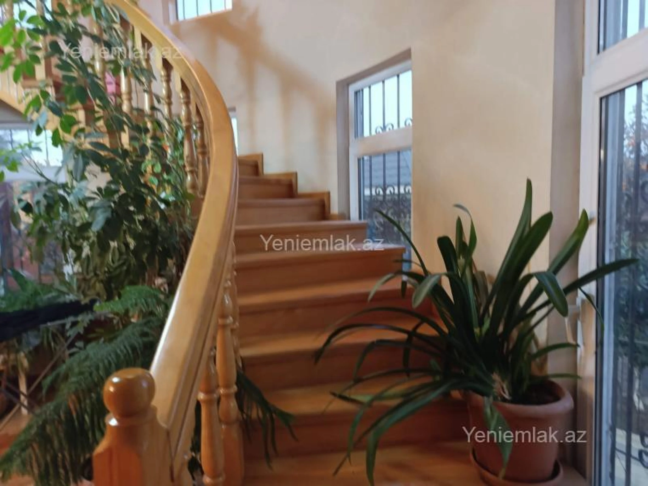 Satılır 6 otaqlı həyət evi 390 m²