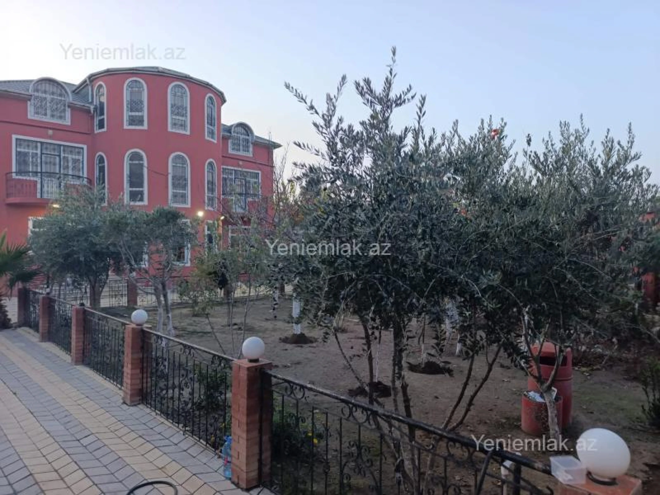 Satılır 6 otaqlı həyət evi 390 m²