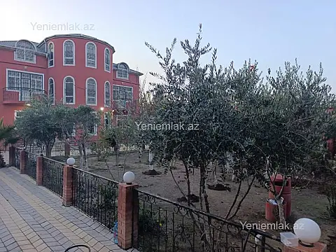 Satılır 6 otaqlı həyət evi 390 m²
