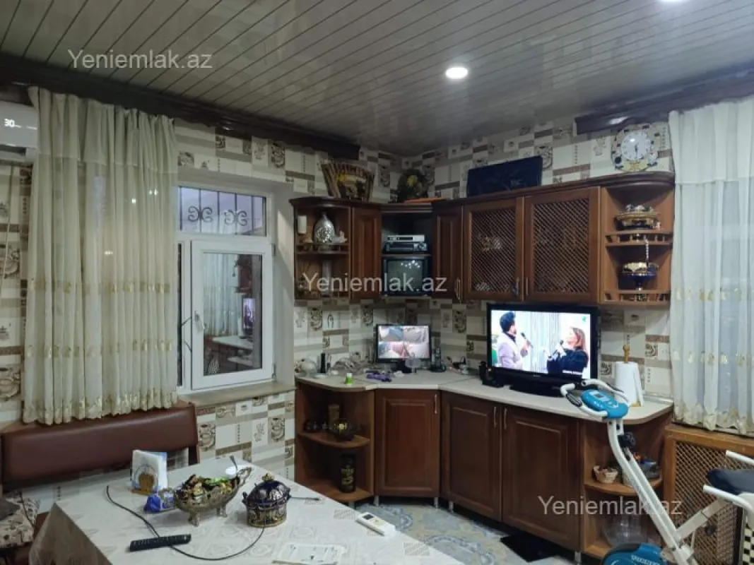 Satılır 6 otaqlı həyət evi 390 m²