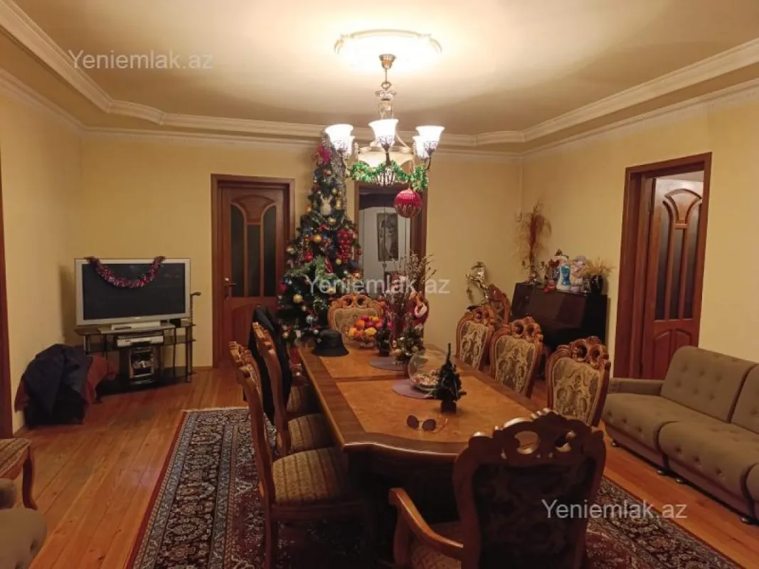 Satılır 6 otaqlı həyət evi 390 m²