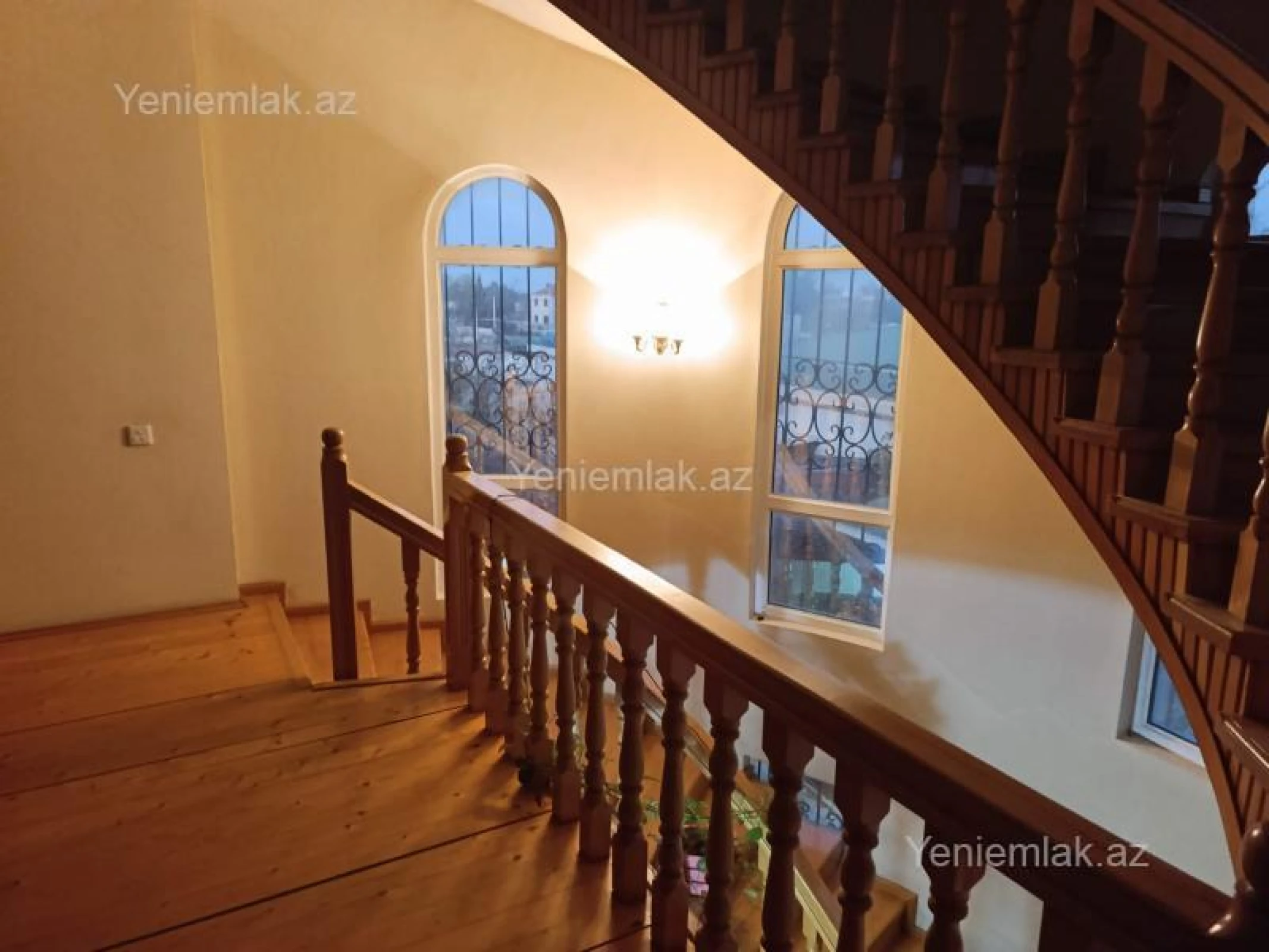 Satılır 6 otaqlı həyət evi 390 m²