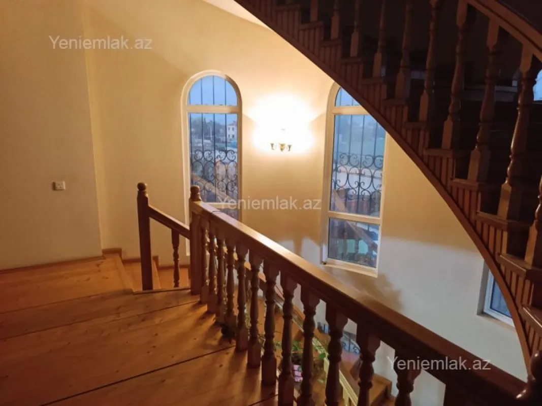 Satılır 6 otaqlı həyət evi 390 m²