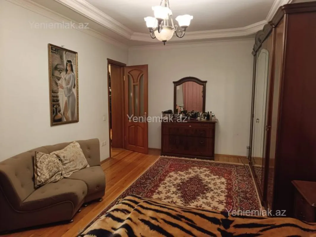 Satılır 6 otaqlı həyət evi 390 m²