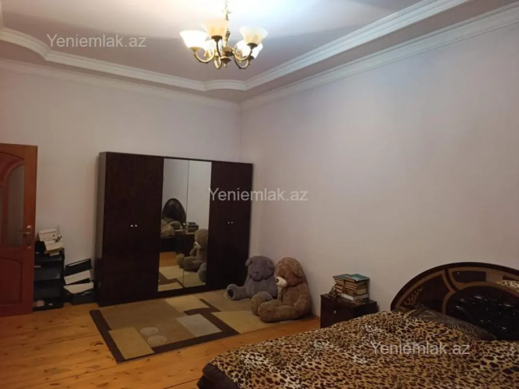 Satılır 6 otaqlı həyət evi 390 m²