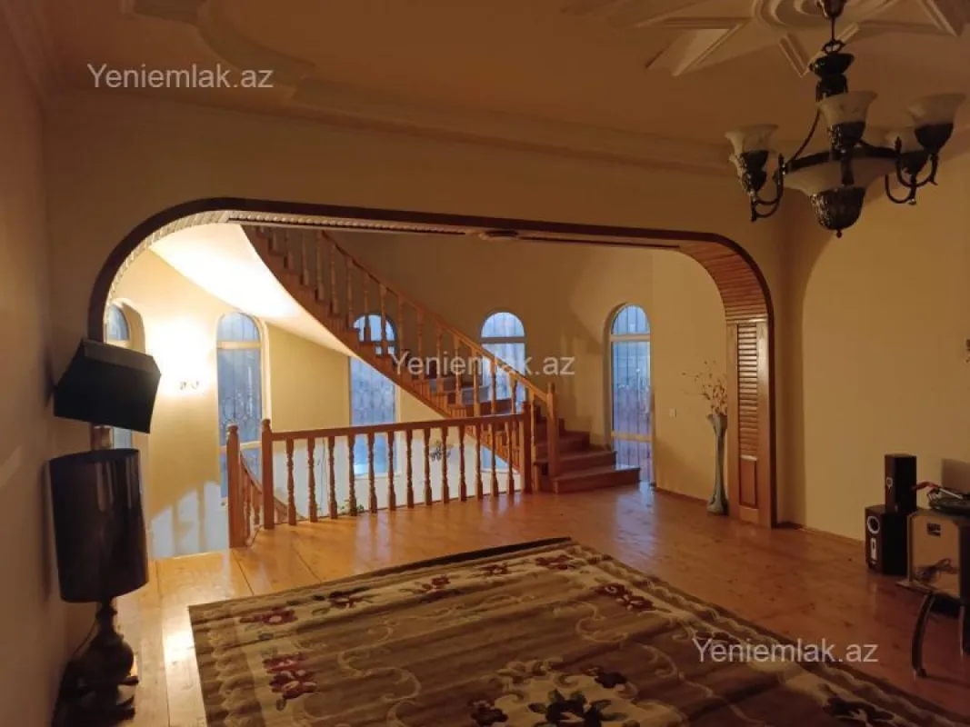 Satılır 6 otaqlı həyət evi 390 m²