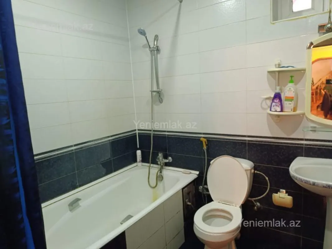 Satılır 6 otaqlı həyət evi 390 m²