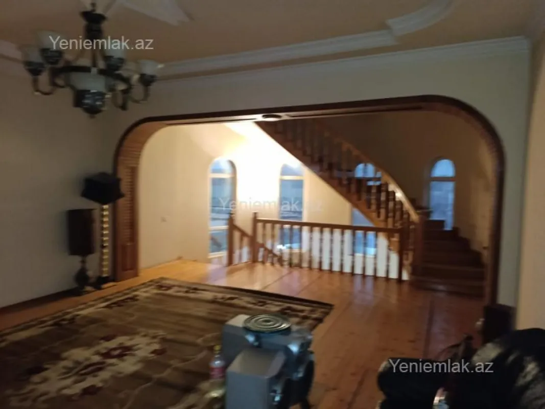 Satılır 6 otaqlı həyət evi 390 m²