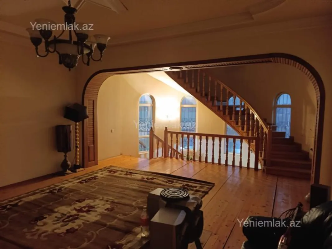 Satılır 6 otaqlı həyət evi 390 m²