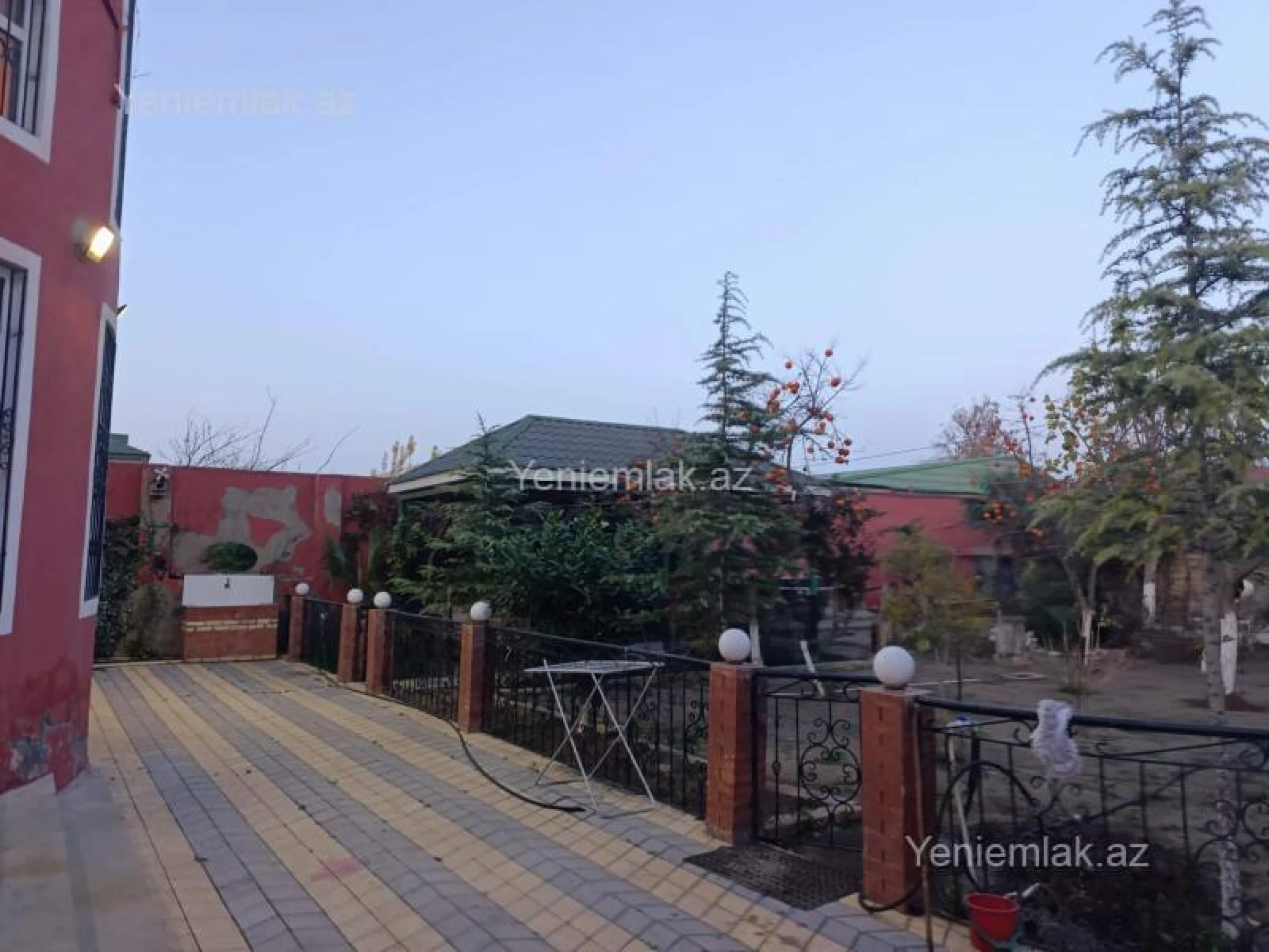 Satılır 6 otaqlı həyət evi 390 m²