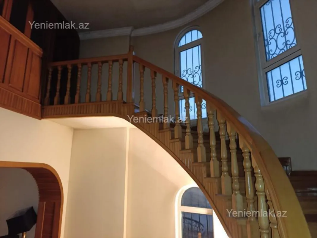 Satılır 6 otaqlı həyət evi 390 m²