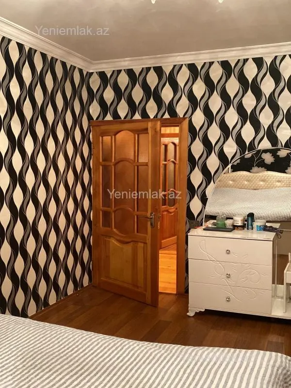 Satılır 2 otaqlı köhnə tikili 55 m²
