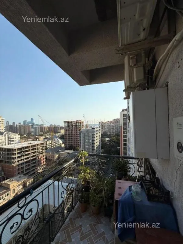 Satılır 3 otaqlı yeni tikili 125 m²
