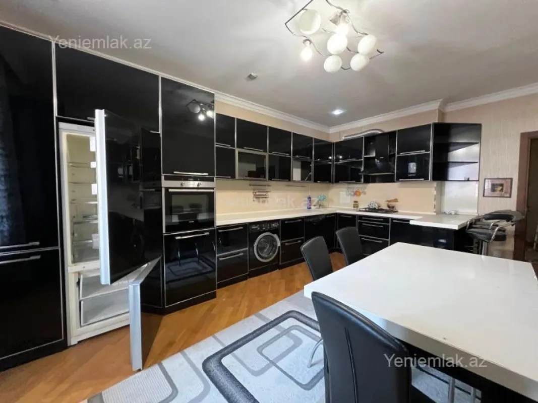 Satılır 4 otaqlı yeni tikili 171 m²